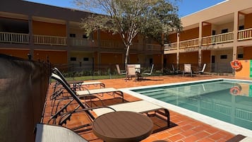 Deluxe Room, Garden View | In-room safe, blackout drapes, free WiFi