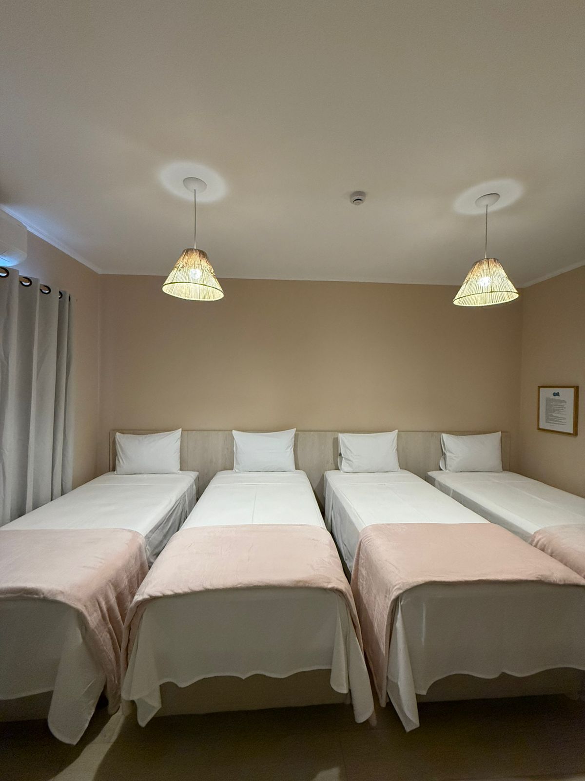 Kamar Deluks, pemandangan kebun | Brankas, tirai kedap cahaya, dan Wi-Fi gratis