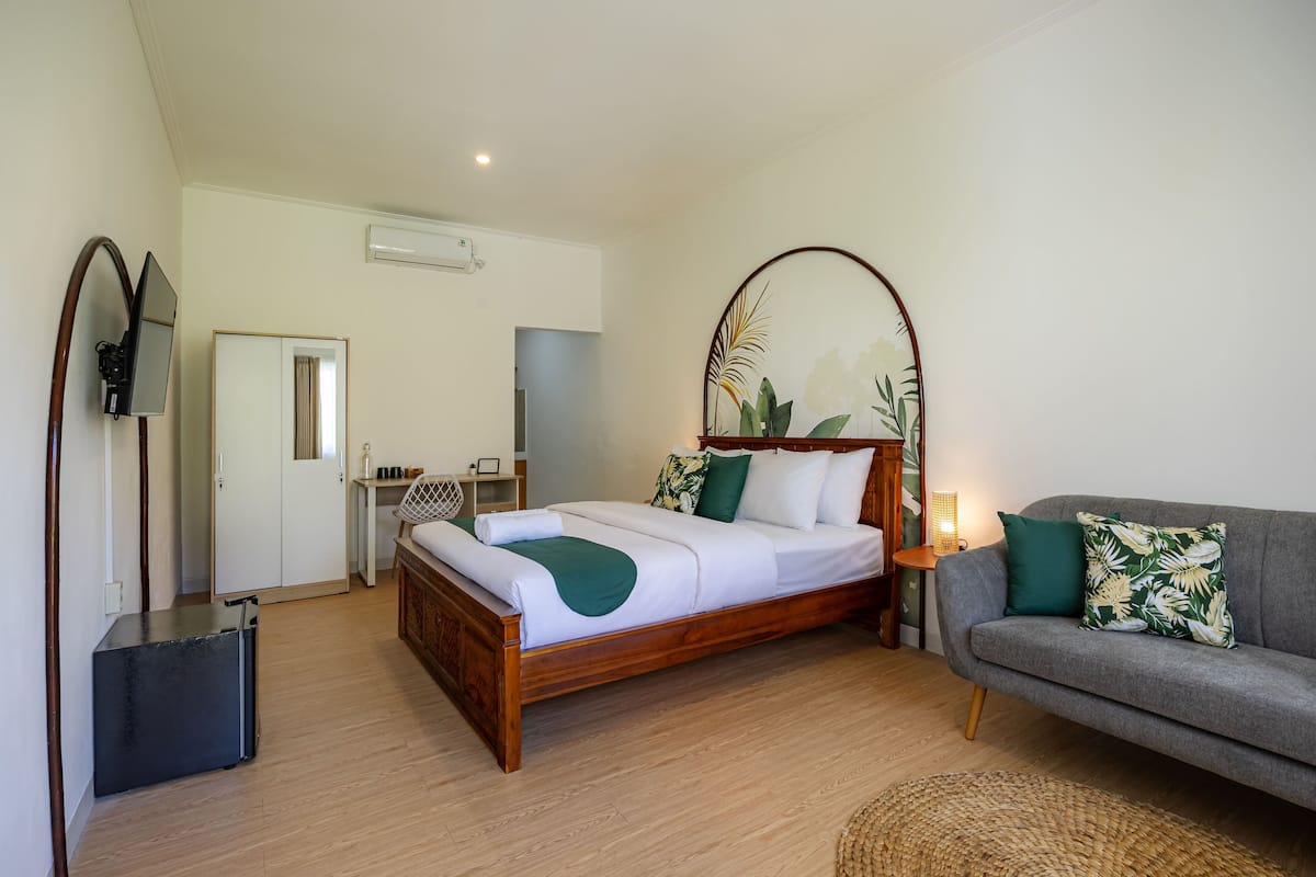Superior Room, 1 Queen Bed | Free WiFi