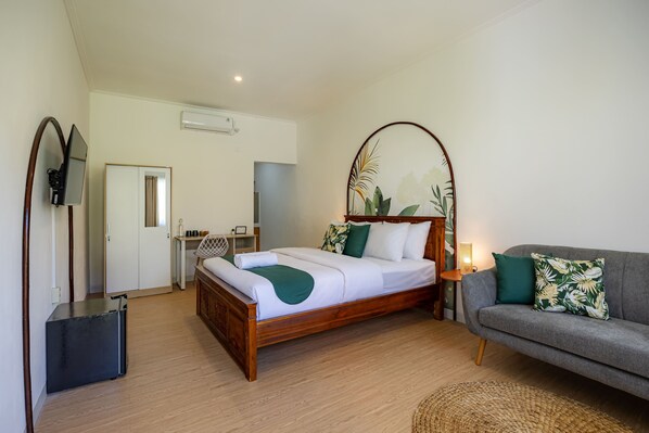 Superior Room, 1 Queen Bed | Free WiFi, bed sheets