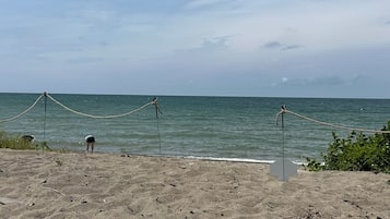 Sillas reclinables de playa, toallas de playa