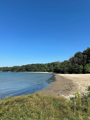 Sun loungers, beach towels - Barcelona Beachfront Bungalow (Westfield)