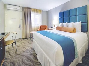 1 slaapkamer, een strijkplank/strijkijzer, gratis wifi, beddengoed