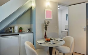 Apartment | Dining - Lovely Studio Place Vendome Opera (Paris)