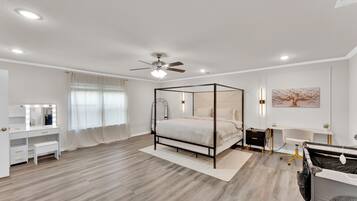 4 bedrooms, desk, iron/ironing board, travel crib