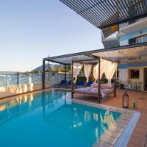 SALTY BREEZE Beachfront Villa