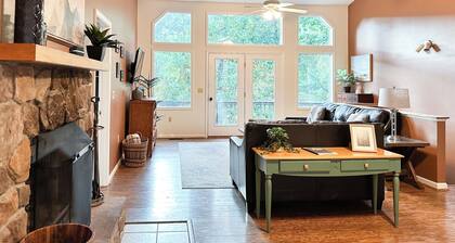 Spacious Mountain Getaway - Minutes from Slopes, Trails & Wineries