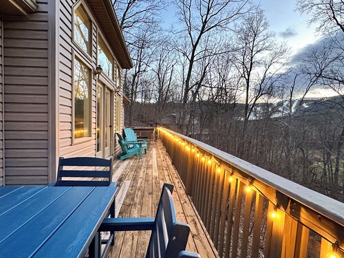 Spacious Mtn Chalet - Hot Tub & Minutes from Slopes, Trails, & Wineries