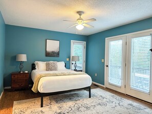 6 bedrooms, free WiFi, bed sheets