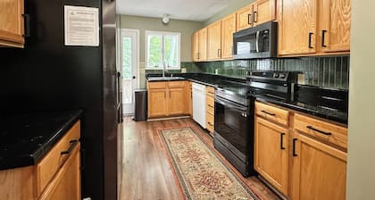 Spacious Mountain Getaway - Minutes from Slopes, Trails & Wineries