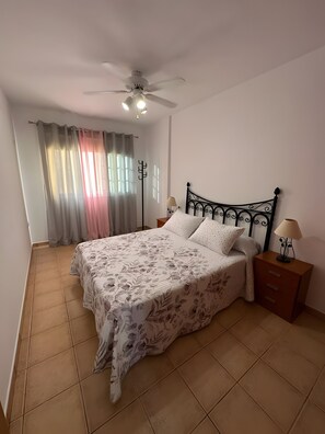 2 dormitorios, tabla de planchar con plancha, wifi y ropa de cama