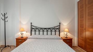 2 habitaciones, tabla de planchar con plancha, wifi y ropa de cama