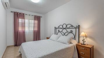 2 habitaciones, tabla de planchar con plancha, wifi y ropa de cama