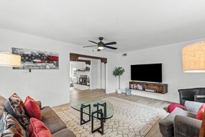 Smart TV, fireplace