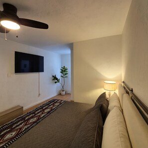 4 bedrooms, desk, iron/ironing board, travel cot