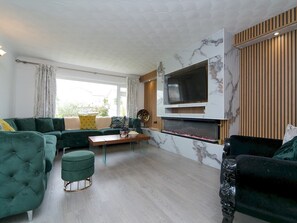 TV, fireplace