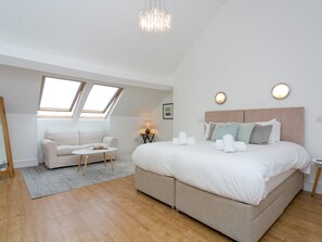 5 bedrooms, iron/ironing board, free WiFi, bed sheets