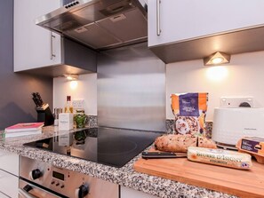 Refrigerador, microondas, horno, lavavajillas