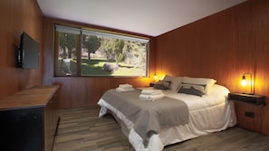 Deluxe House, 4 Bedrooms, Private Pool, Mountain View | Premium bedding, down comforters, pillowtop beds, individually decorated