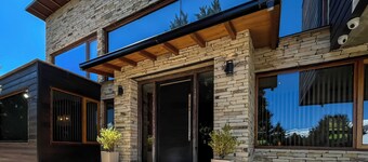 Stunning 4-Bedroom House Large Garden and Pool H61 by Apartments Bariloche