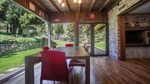 Deluxe House, 4 Bedrooms, Private Pool, Mountain View | Dining room