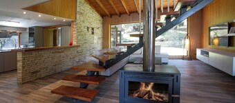 Stunning 4-Bedroom House Large Garden and Pool H61 by Apartments Bariloche
