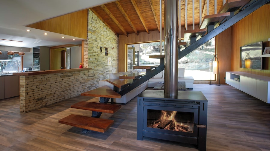 Stunning 4-Bedroom House Large Garden and Pool H61 by Apartments Bariloche