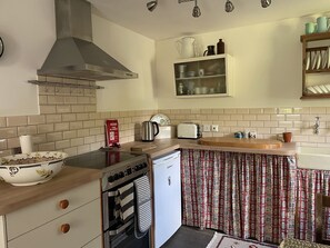 Dishwasher, cookware/dishes/utensils - The Shed (Stratford-upon-Avon)