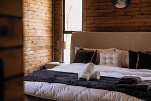 3 bedrooms, in-room safe, free WiFi, bed sheets