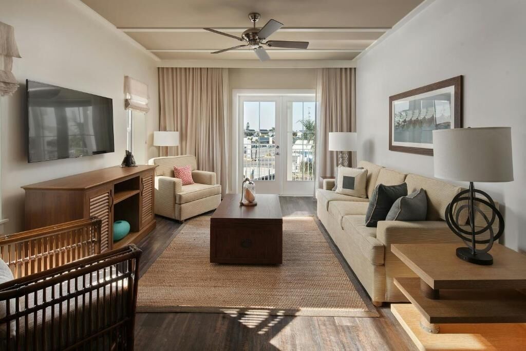 Two Bedroom Modern Island Villa W/ Kitchen Near Pine Avenue Shops & Beach - Bradenton Beach