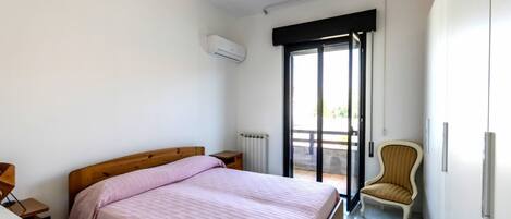 3 bedrooms, iron/ironing board
