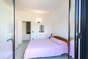 3 Schlafzimmer, Bügeleisen/Bügelbrett