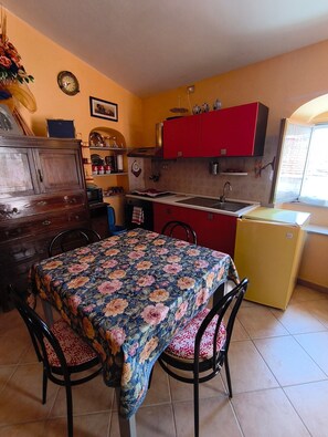 Dining - Holiday Home 'La Casa Arancione' with Balcony (Lacedonia)