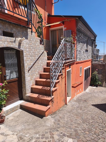 Exterior. Holiday Home 'La Casa Arancione' with Balcony