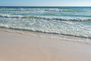 On the beach - 🏖️BeachFront Penthouse-Gulf FRONT Heated Pool-Boardwalk 2205🏖️ (Panama City Beach)