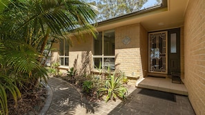 Exterior detail - Luminara Luxury Lakefront (Smiths Lake)