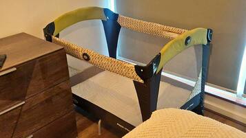 Apartment | Free WiFi, bed sheets