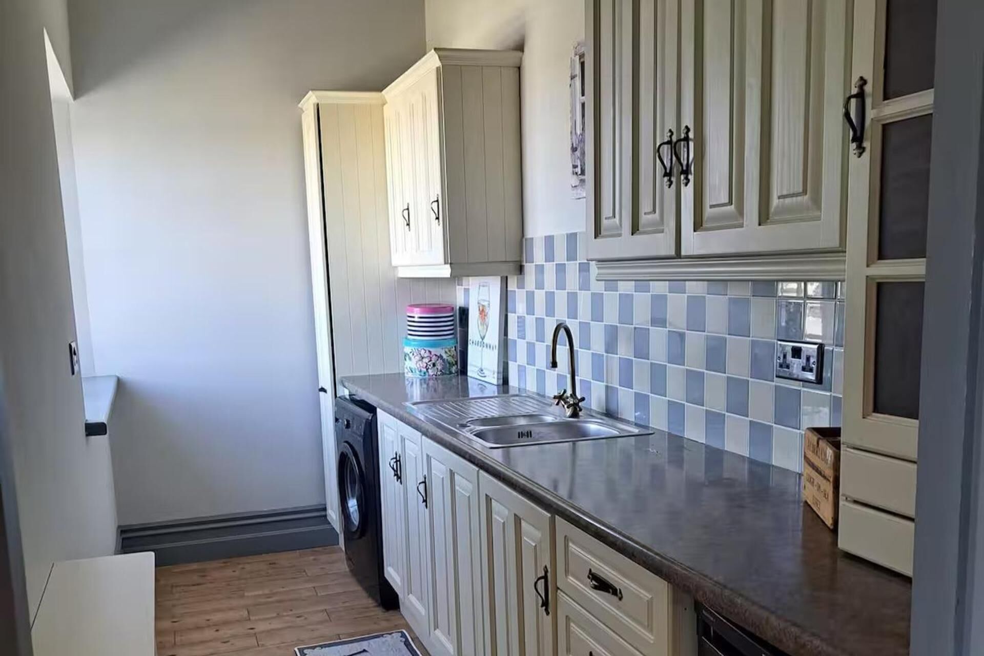 ثلاجة، ميكروويف، فرن، موقد طهي مسطح