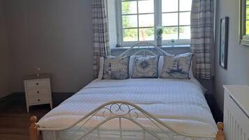 3 bedrooms, free WiFi, bed sheets