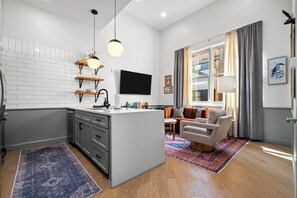 Interior - Charming 1-Bedroom Condo Downtown Birmingham (Birmingham)