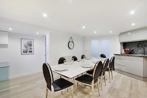 Apartment | Dining