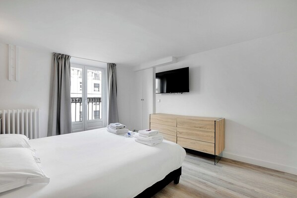 Apartment | 3 bedrooms, laptop workspace, iron/ironing board, bed sheets - Charming Apartment- 3br-8p Opera (Paris)