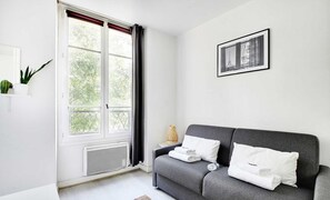 Living area - Studio in the Heart of the Marais (Paris)