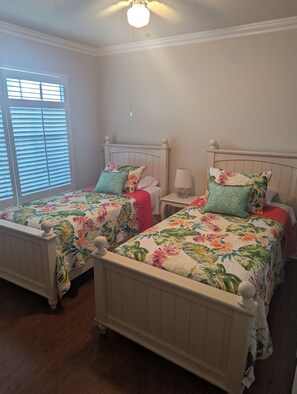 2 bedrooms, iron/ironing board, internet, bed sheets