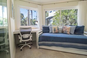 4 bedrooms, iron/ironing board, WiFi, bed sheets