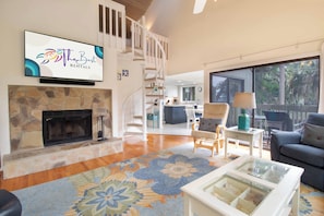 Smart TV, fireplace