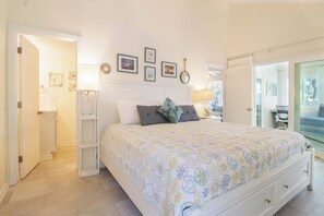 4 bedrooms, iron/ironing board, WiFi, bed sheets - Tranquil cottage overlooking the golf course (Edisto Island)