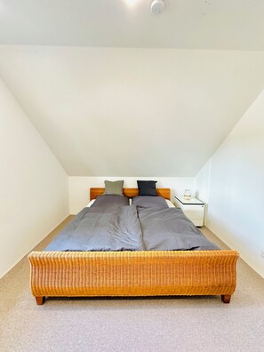 2 chambres, bureau, Wi-Fi, literie fournie
