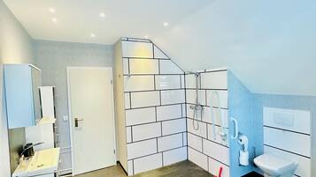 Dusche, Haartrockner, Handtücher, Seife