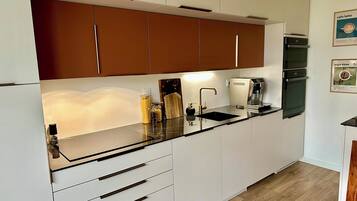 Micro-ondes, four, plaque de cuisson, lave-vaisselle